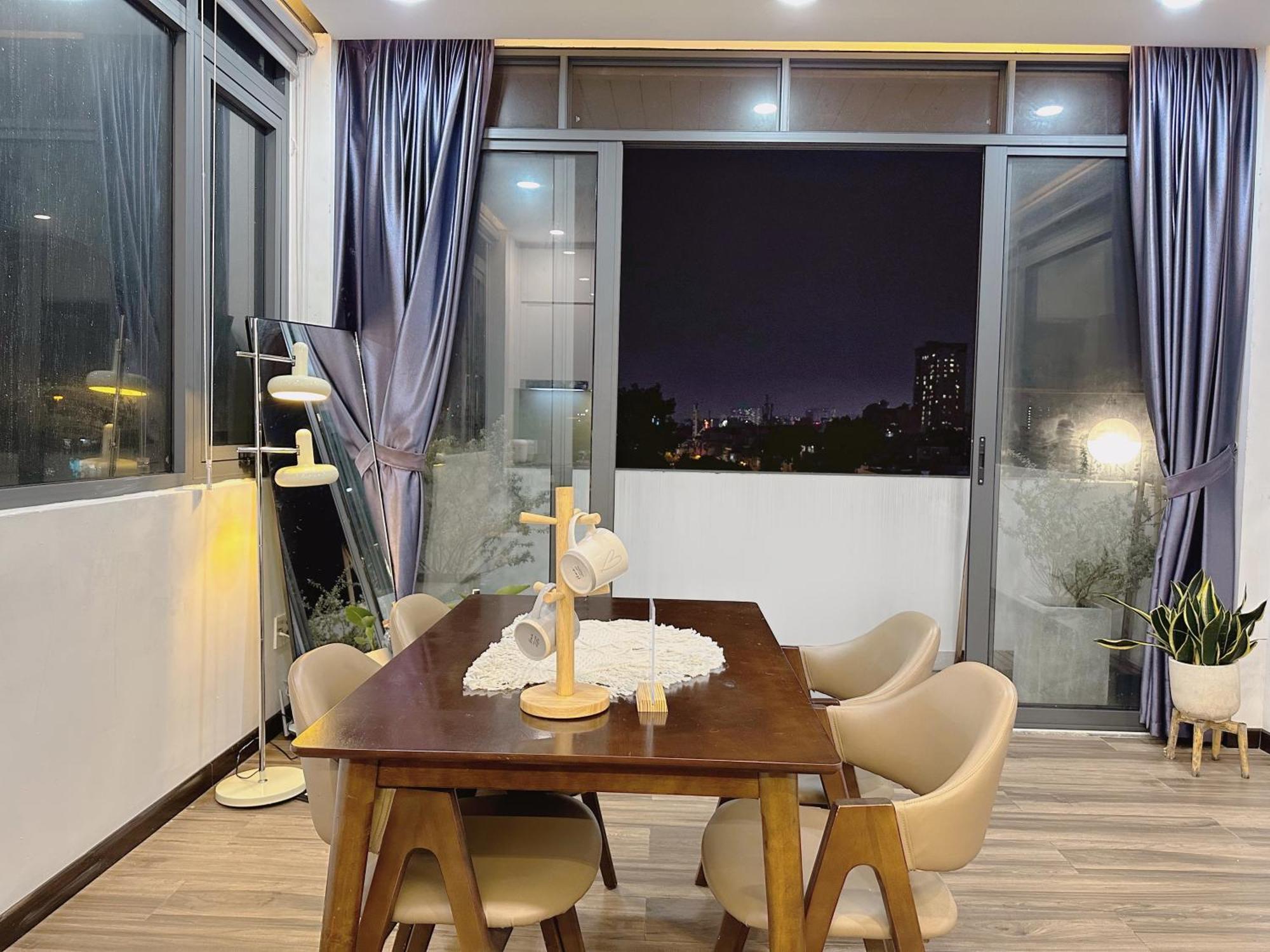 Apartamento Riverside House Near Airport. Co Phong Khach Rieng