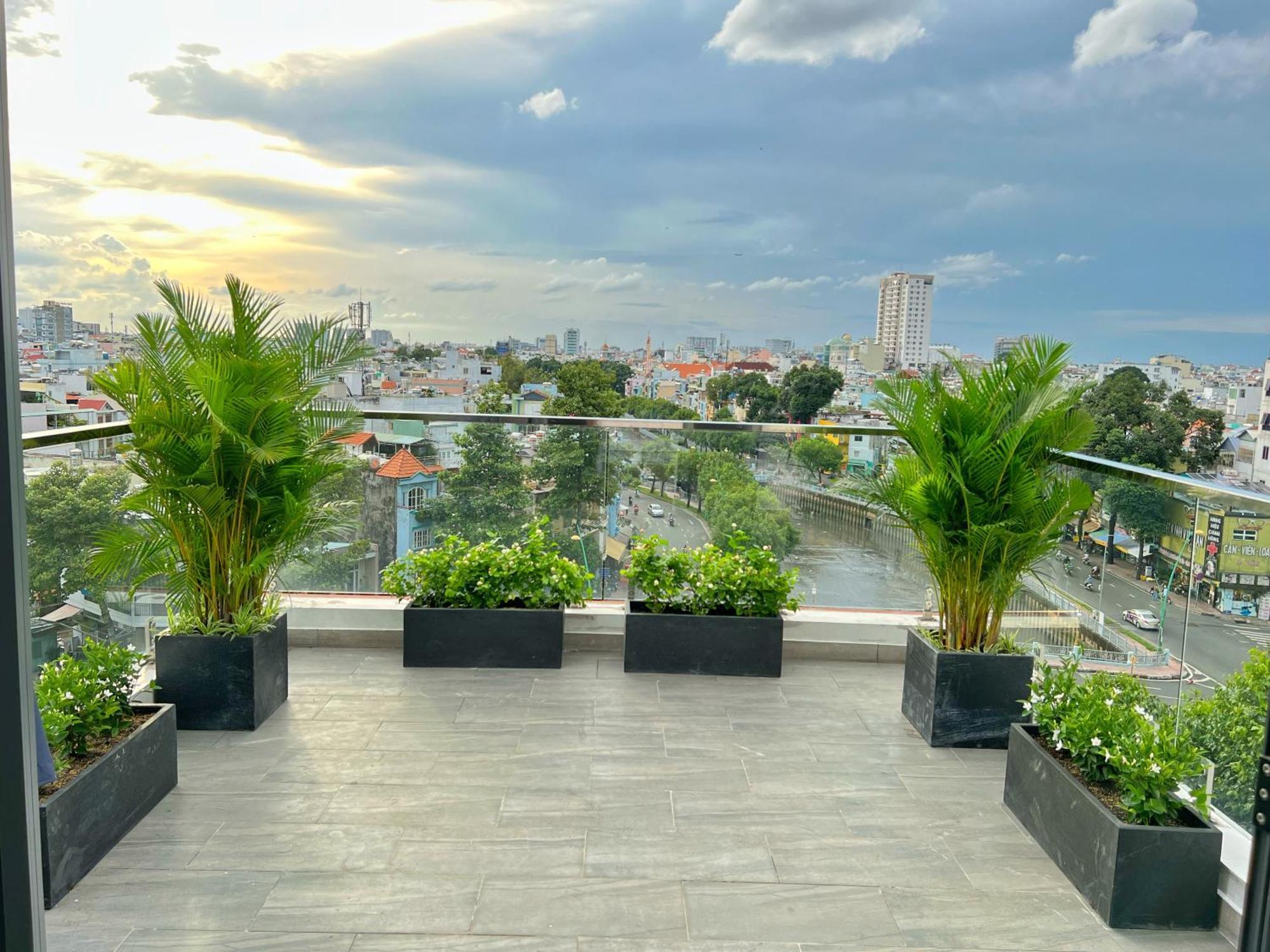 Riverside House Near Airport. Co Phong Khach Rieng Apartamento