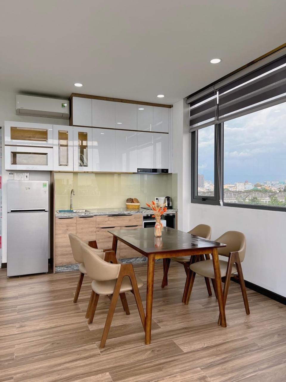 Riverside House Near Airport. Co Phong Khach Rieng Appartement